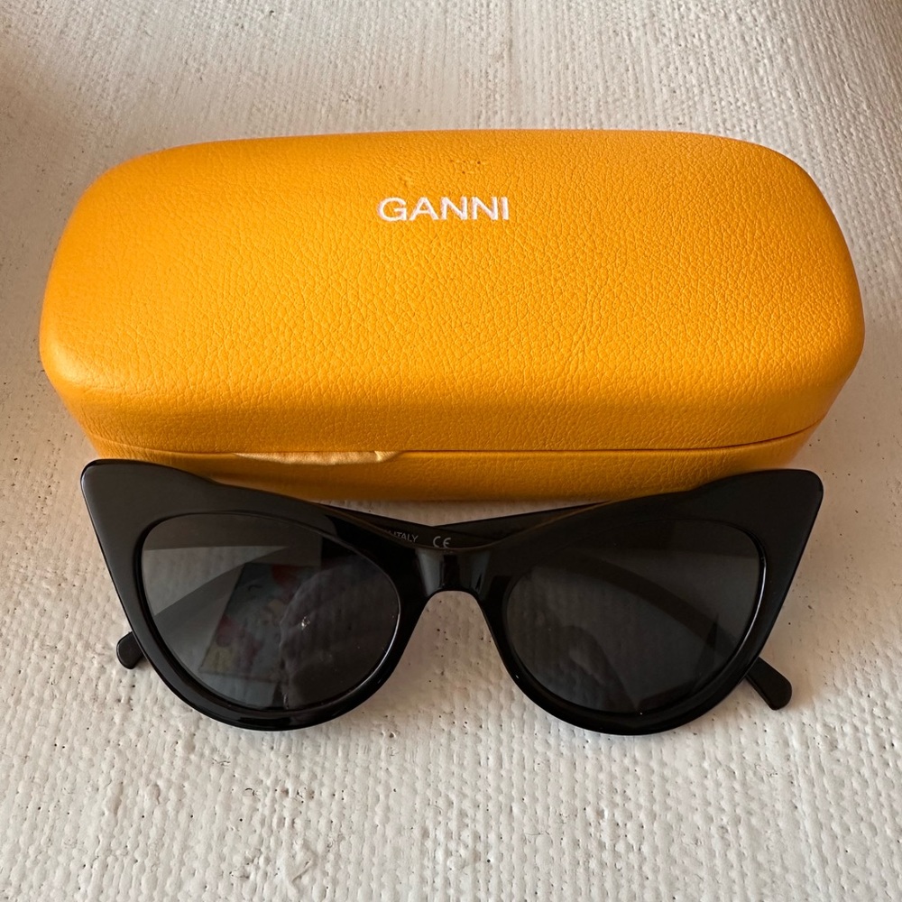 Ganni Lulu 01 Cat Eye Sunglasses - Black